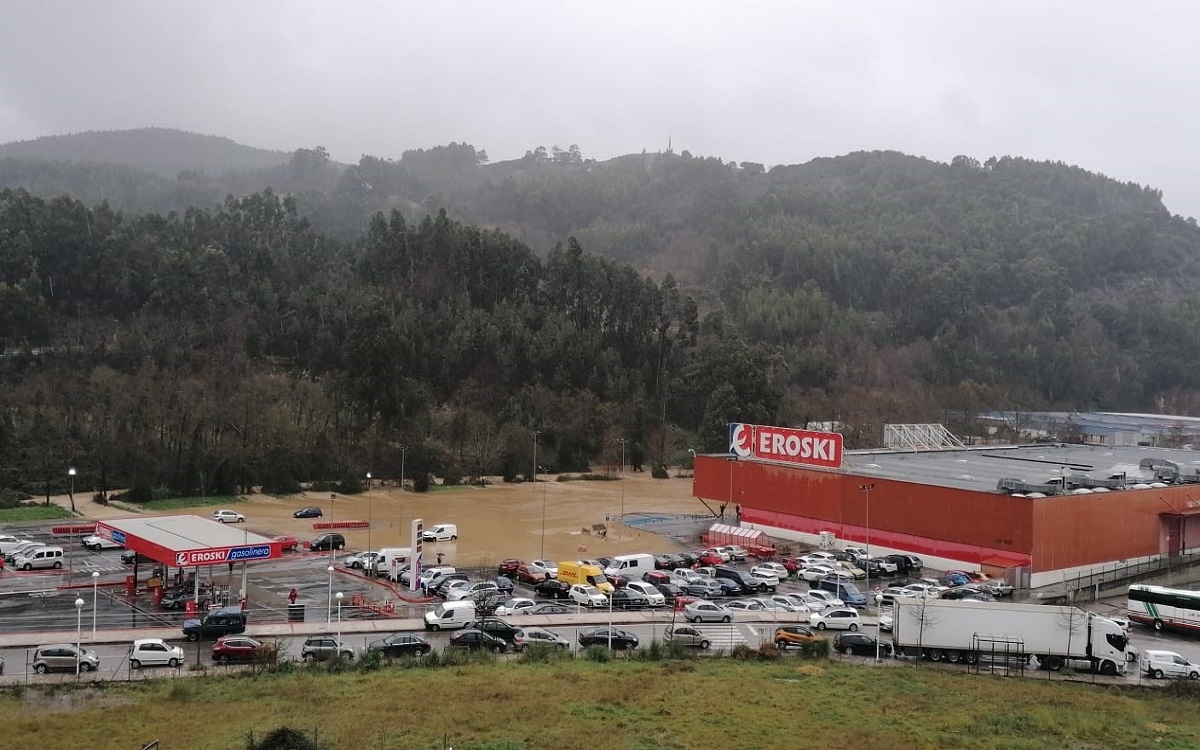 Las Lluvias Desbordan El R O En Castro Urdiales Provocando Importantes