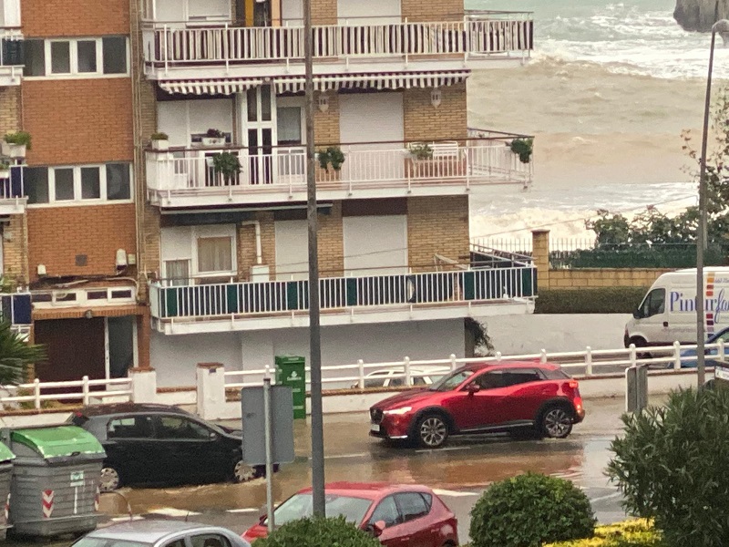 [FOTOS] Importantes inundaciones en Castro Urdiales por las fuertes lluvias