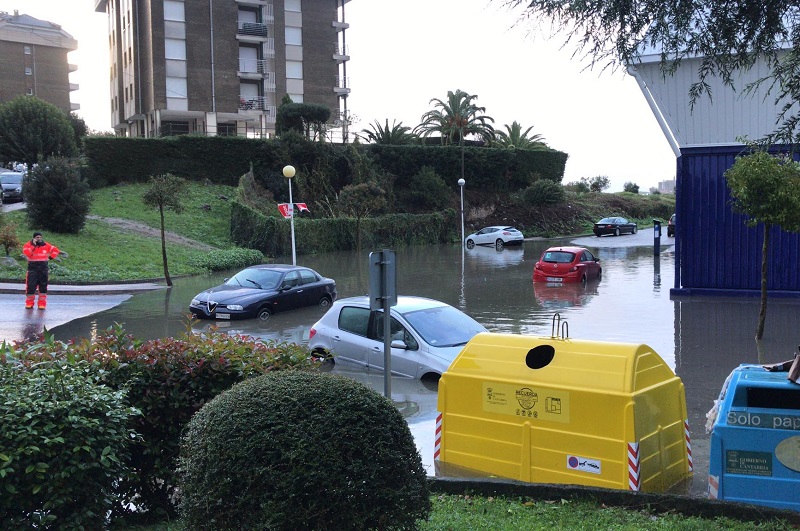 [FOTOS] Importantes inundaciones en Castro Urdiales por las fuertes lluvias