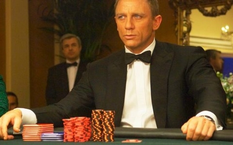 Jugando al Baccarat como lo har\u00eda James Bond