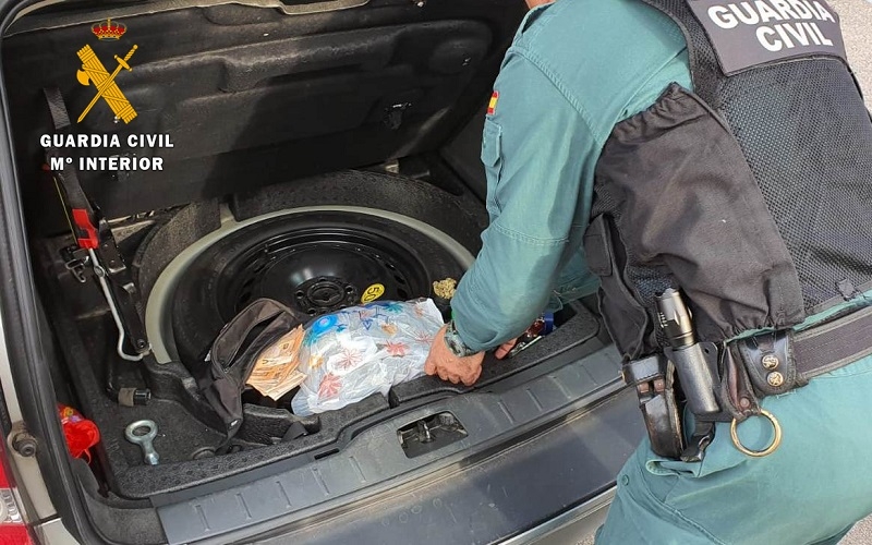 La Guardia Civil Le Encuentra Droga En El Coche Mientras Le Prestaba